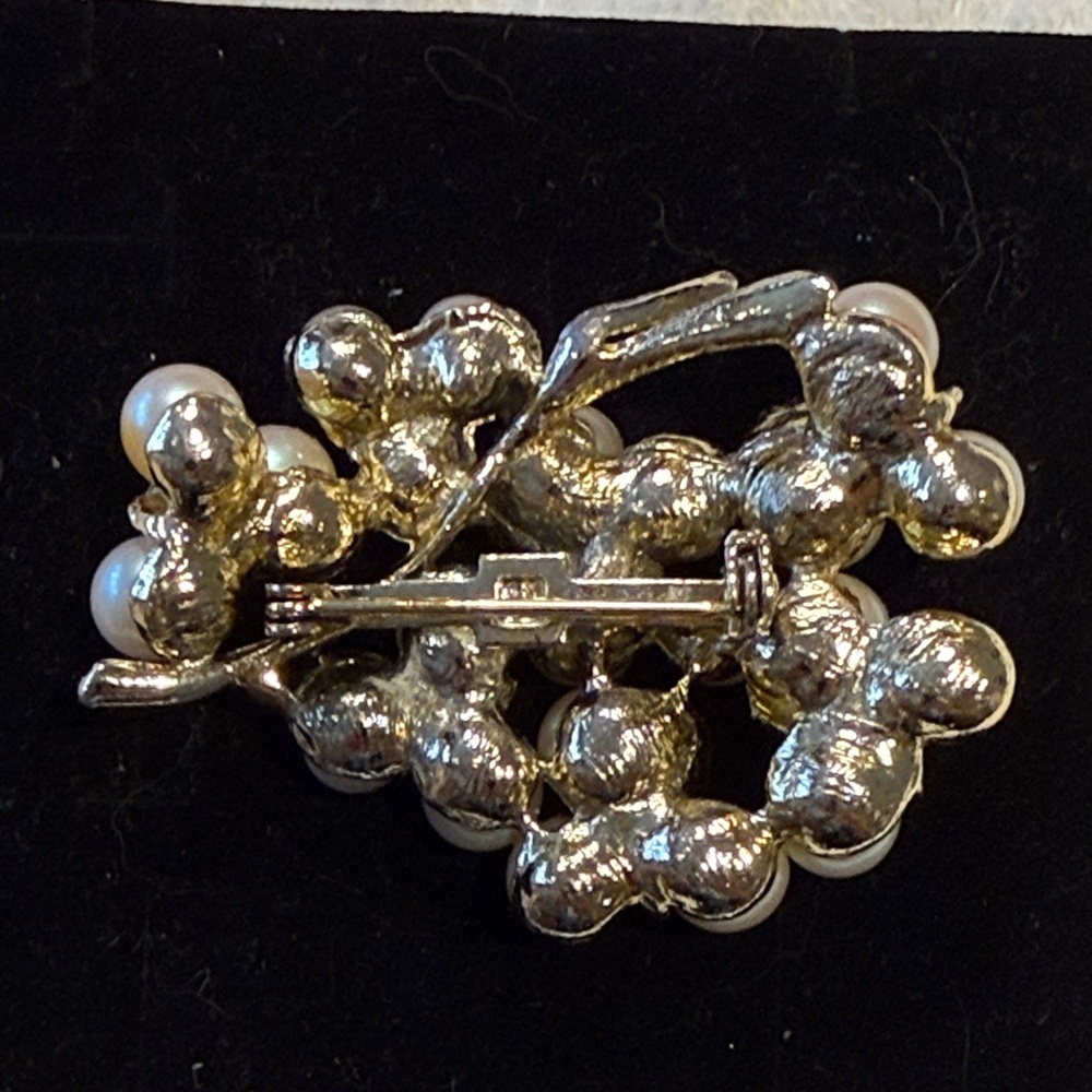 Pearl Gold and Cream Brooch - Picture 4 of 7